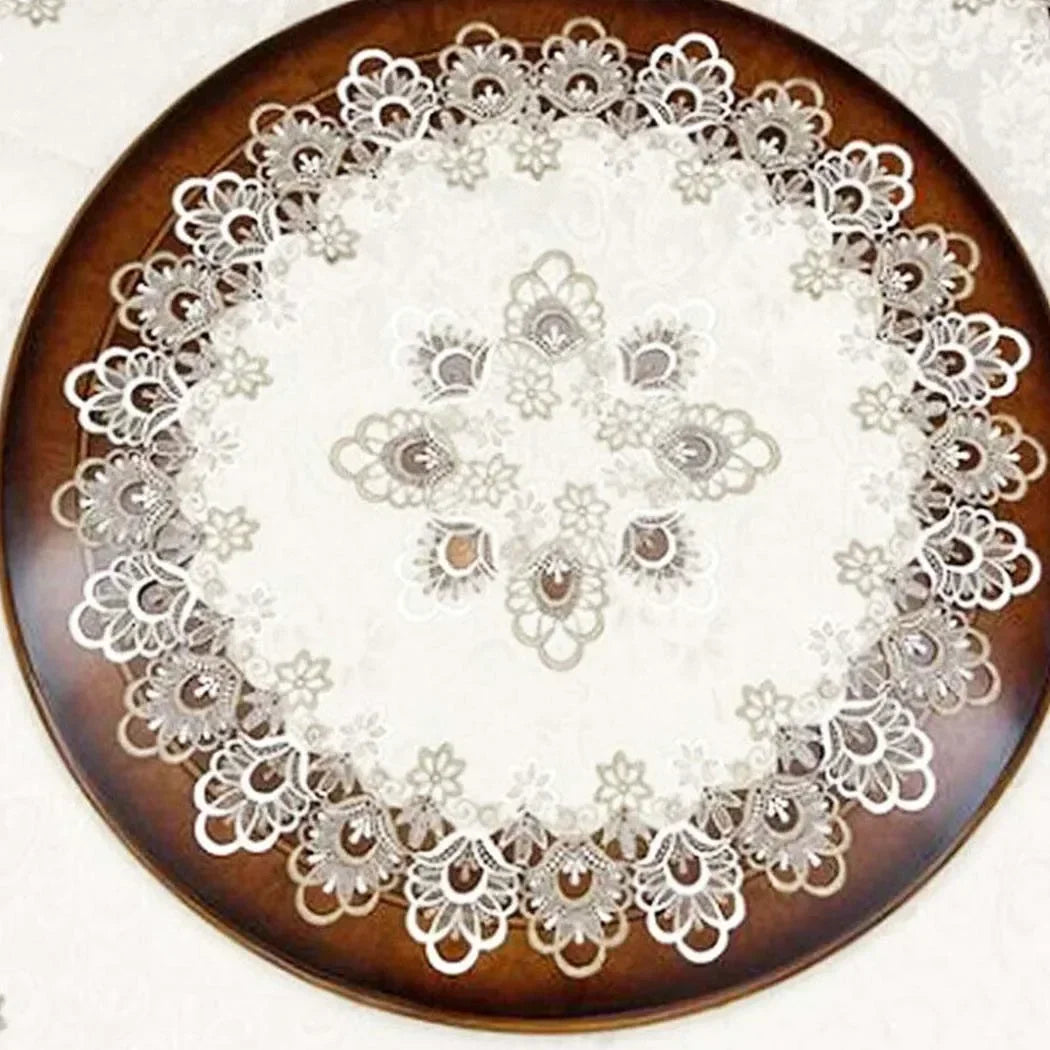 nappe dentelle motif floral table restaurant mariage extérieure imperméable semi transparent vintage romantique élégante