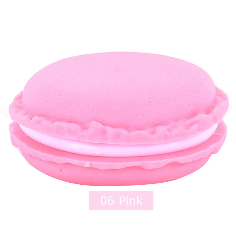 boîtes rangement forme macaron couleurs vert orange rose jaune créatif ludique capsules blanches vertes