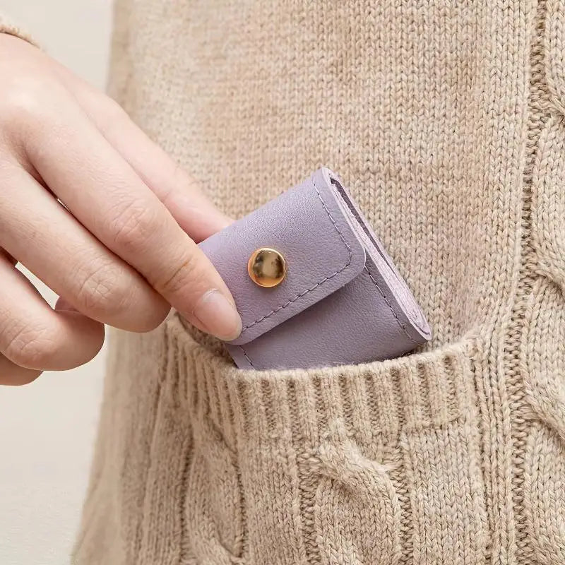 porte bijoux simili cuir violet moderne boutons pression collier bracelet boucles oreilles violet blanc