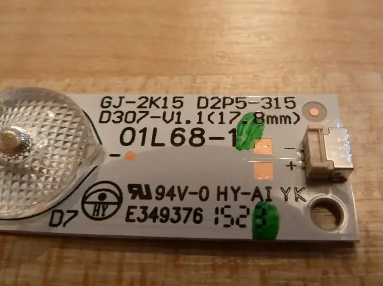 barre lumineuse led argentée moderne fixations 32 pouces éclairage technologique télévision remplacement qualité haute