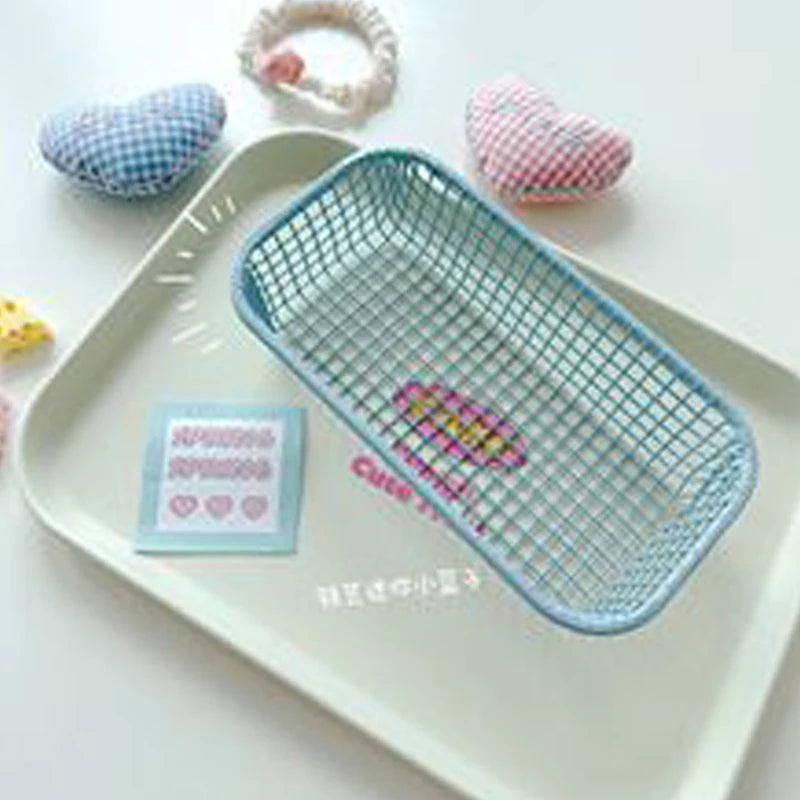 paniers rangement maille fine moderne bleu clair jaune clair rose pâle maison papeterie maquillage