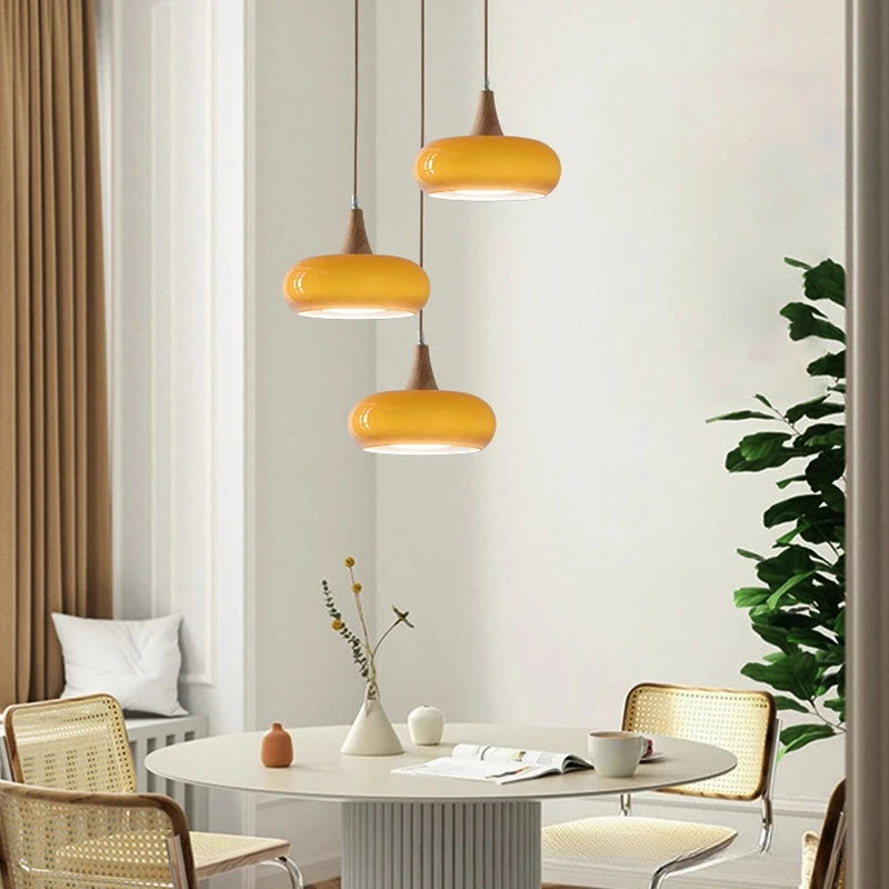 suspension lumineuse moderne orange bois naturel opacité chaînes métalliques salon restaurant étude chambre exposition