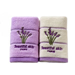 serviettes bain brodées fleurs violettes bordure rayée coton doux visage mains ensemble violet blanc