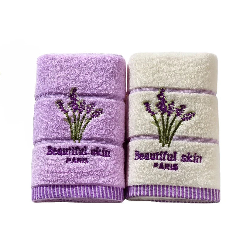 serviettes bain brodées fleurs violettes bordure rayée coton doux visage mains ensemble violet blanc