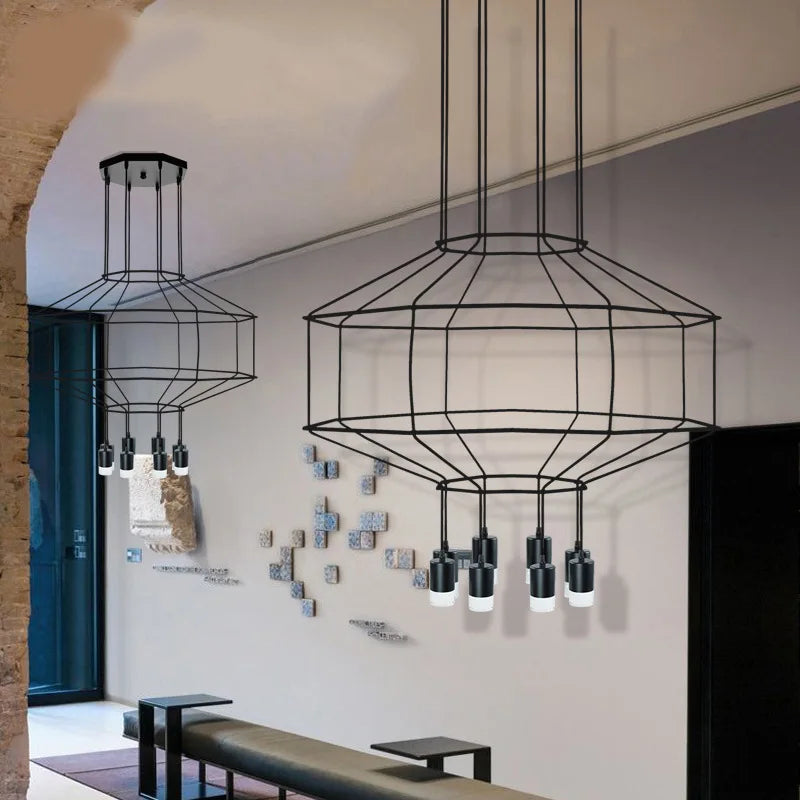 suspension lumineuse moderne fer noir structure géométrique interrupteur bouton éclairage intérieur minimaliste