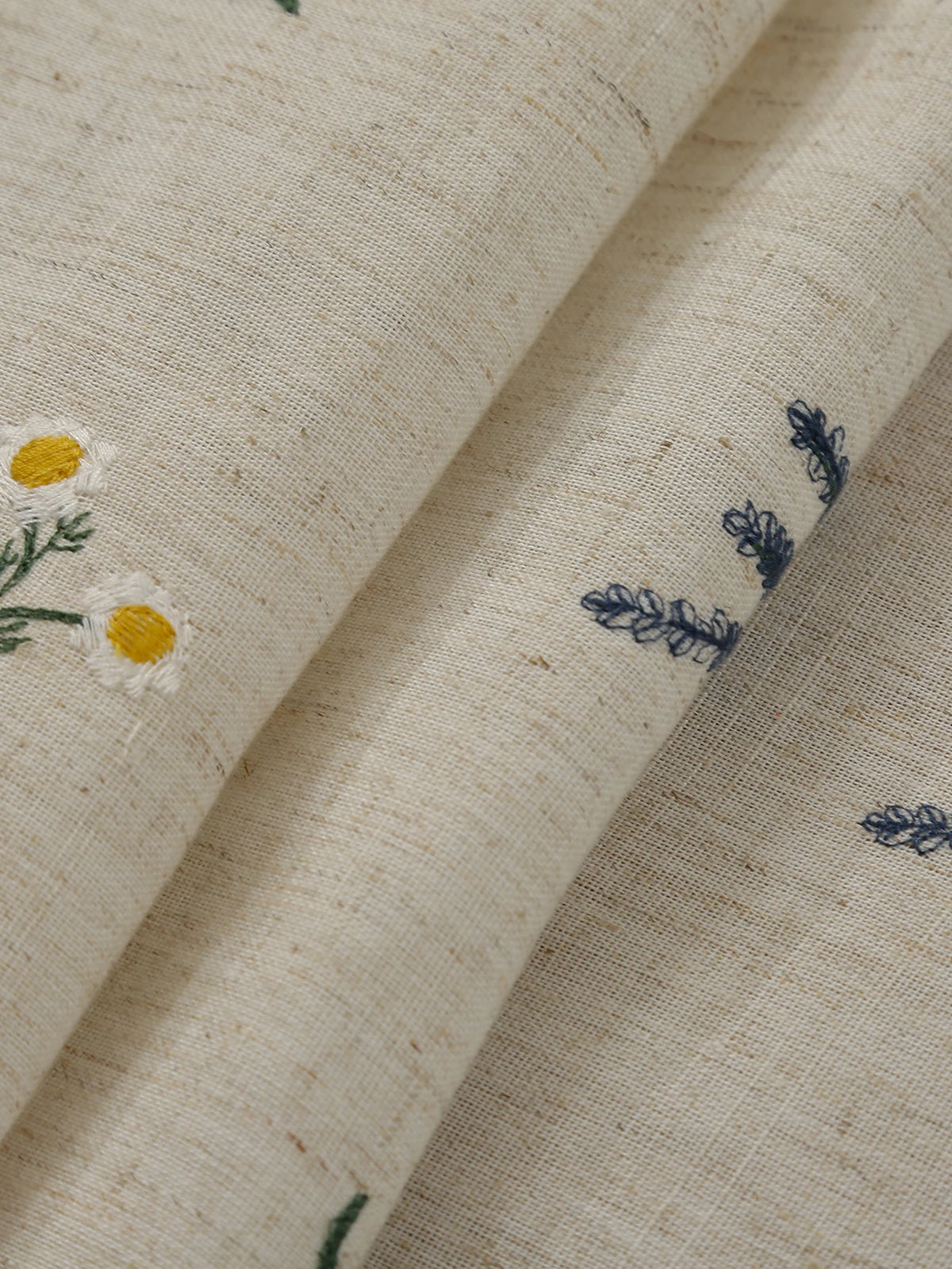 rideau fenêtre court brodé motifs floraux tissu texturé franges semi transparent rustique cuisine chambre