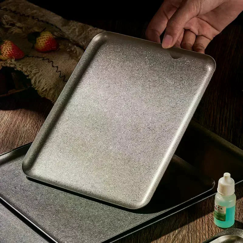 assiettes modernes gris métallisé mat opaques set table acier inoxydable fourchettes couteaux