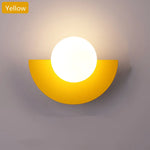 lampes murales modernes blanc rouge noir jaune sphères translucides demi cercles opaques minimaliste