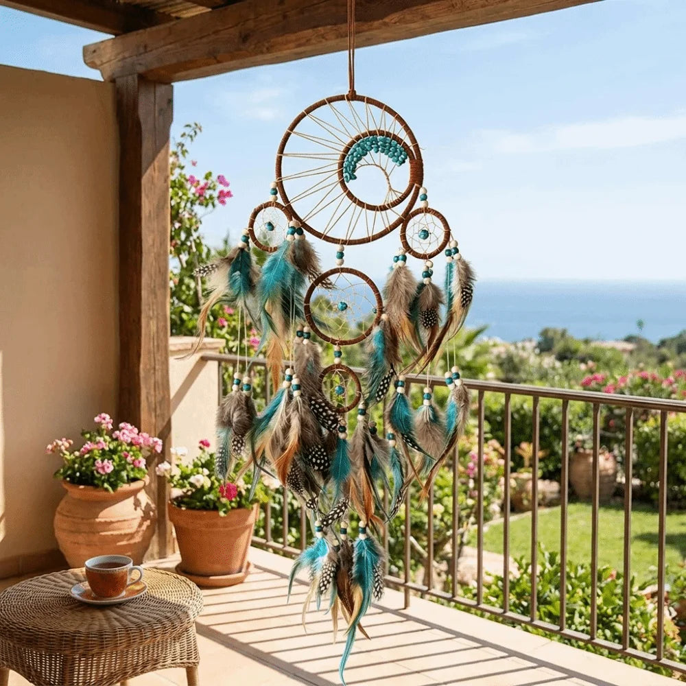 décoration murale attrape rêves boho chic plumes colorées textiles marron bleu gris
