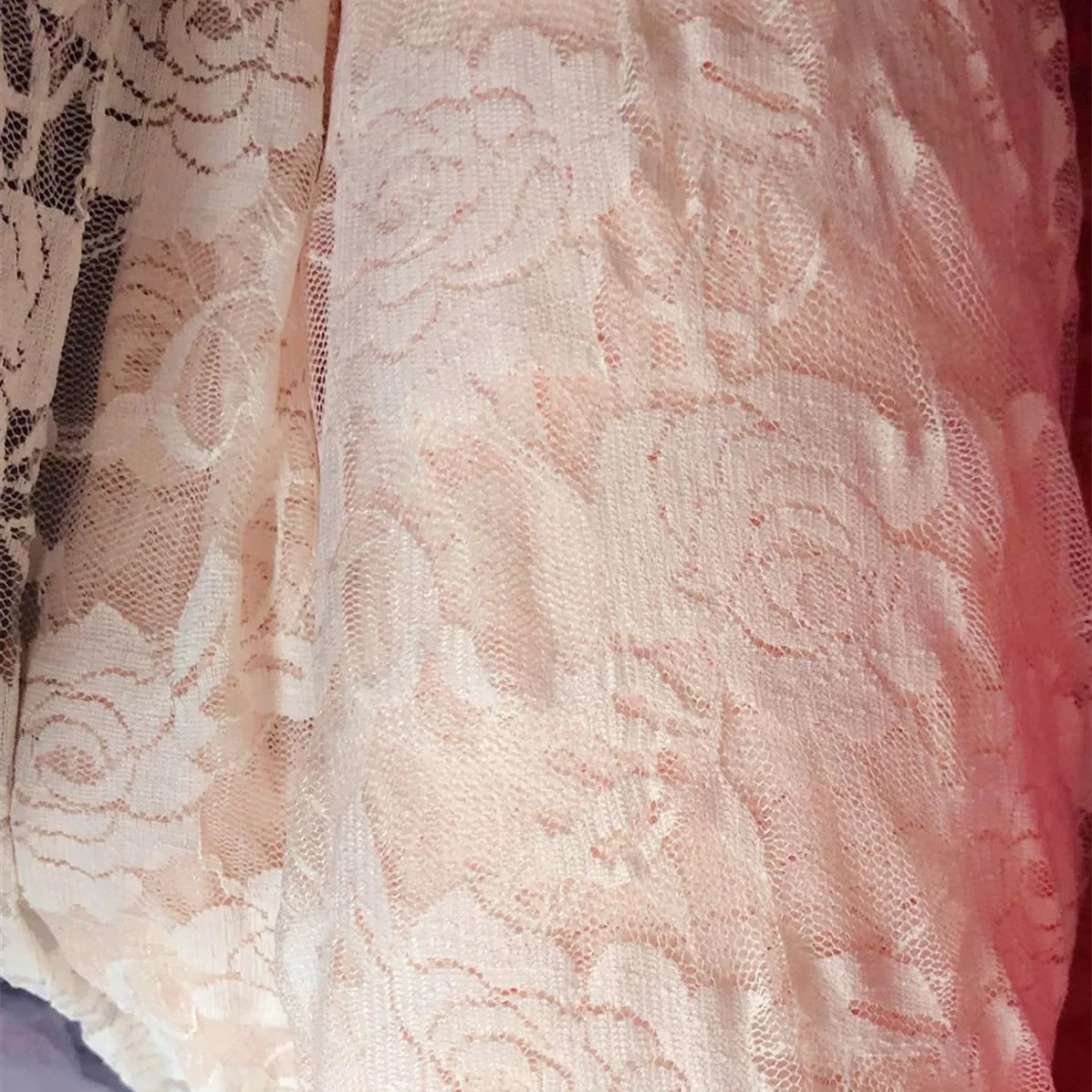 tissu dentelle élastique fleurs roses spandex nylon largeur 150cm opaque traditionnel écologique