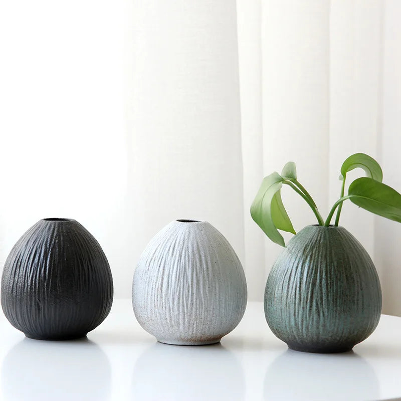 vases céramique moderne rayures horizontales opaques gris vert noirs