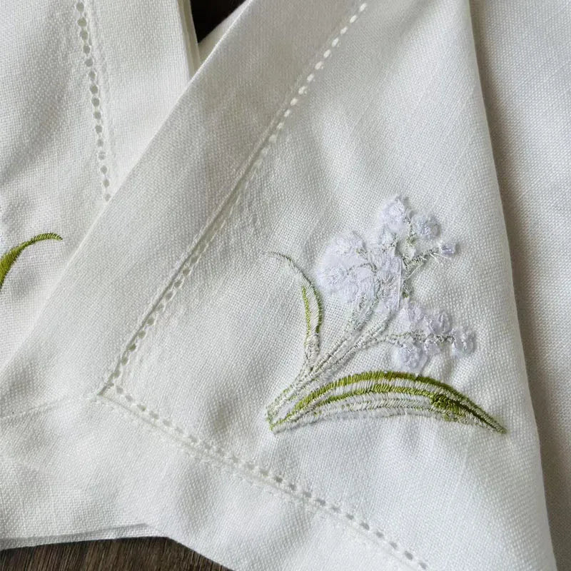 serviettes table brodées fleurs feuilles coton blanc vert bleu rustique fêtes maison mariage