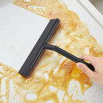 grattoir vitre raclette caoutchouc poignée suspension moderne nettoyage fenêtre noir minimaliste respectueux environnement