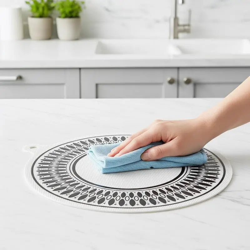 protecteur surface induction tapis anti rayures silicone blanc noir motif géométrique moderne
