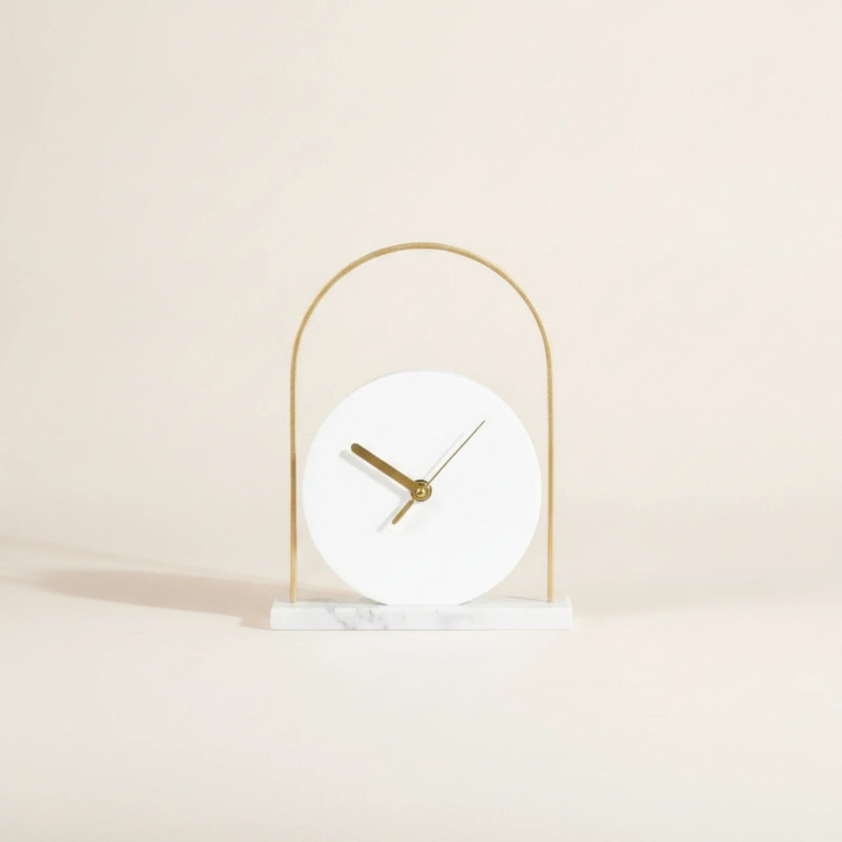 horloge moderne horaire numérique résine géométrique minimaliste blanc noir