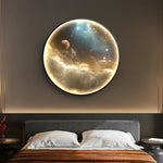 Applique murale LED ronde en forme de lune noire sur fond blanc
