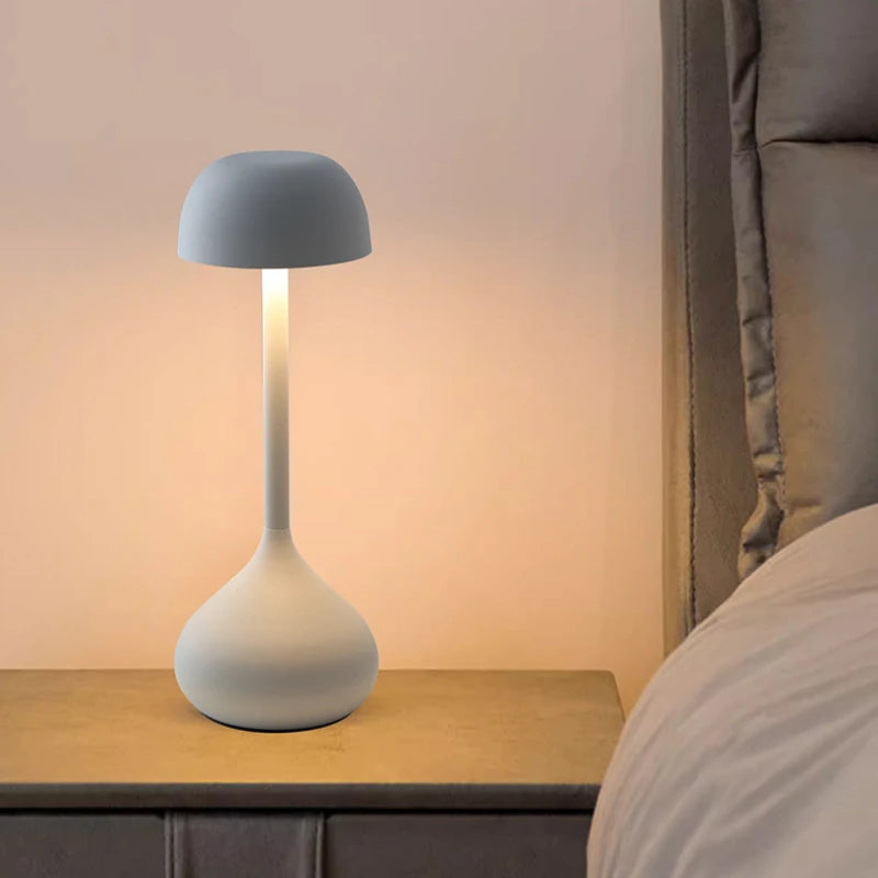Lampe champignon verte éteinte montrant son design élégant