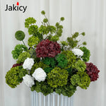 décoration florale mariage vert blanc bordeaux pompons hortensias orchidées extérieure élégante romantique champêtre