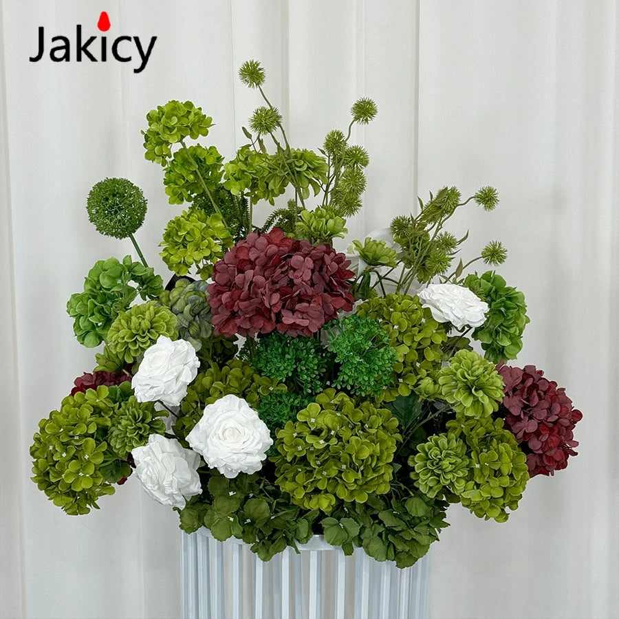 décoration florale mariage vert blanc bordeaux pompons hortensias orchidées extérieure élégante romantique champêtre