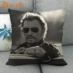 coussin carré moderne homme cheveux blond opacité noir bracelet cuir décoration chambre ornementalité universel