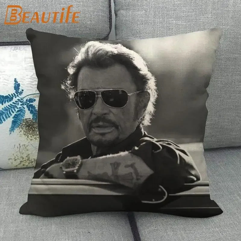 coussin carré moderne homme cheveux blond opacité noir bracelet cuir décoration chambre ornementalité universel