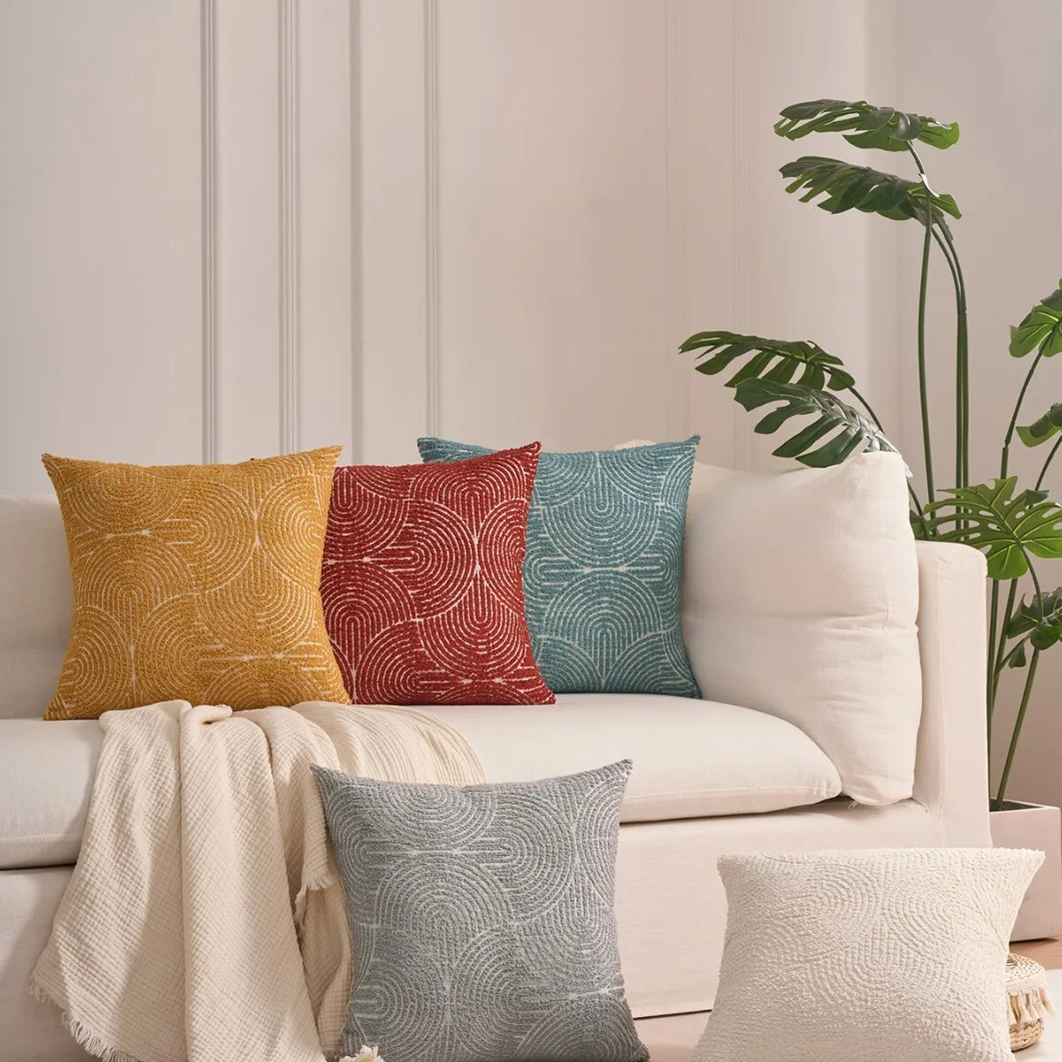 housse coussin carré brodé géométrique moderne polyester coton bleu rouge jaune gris blanc decoration