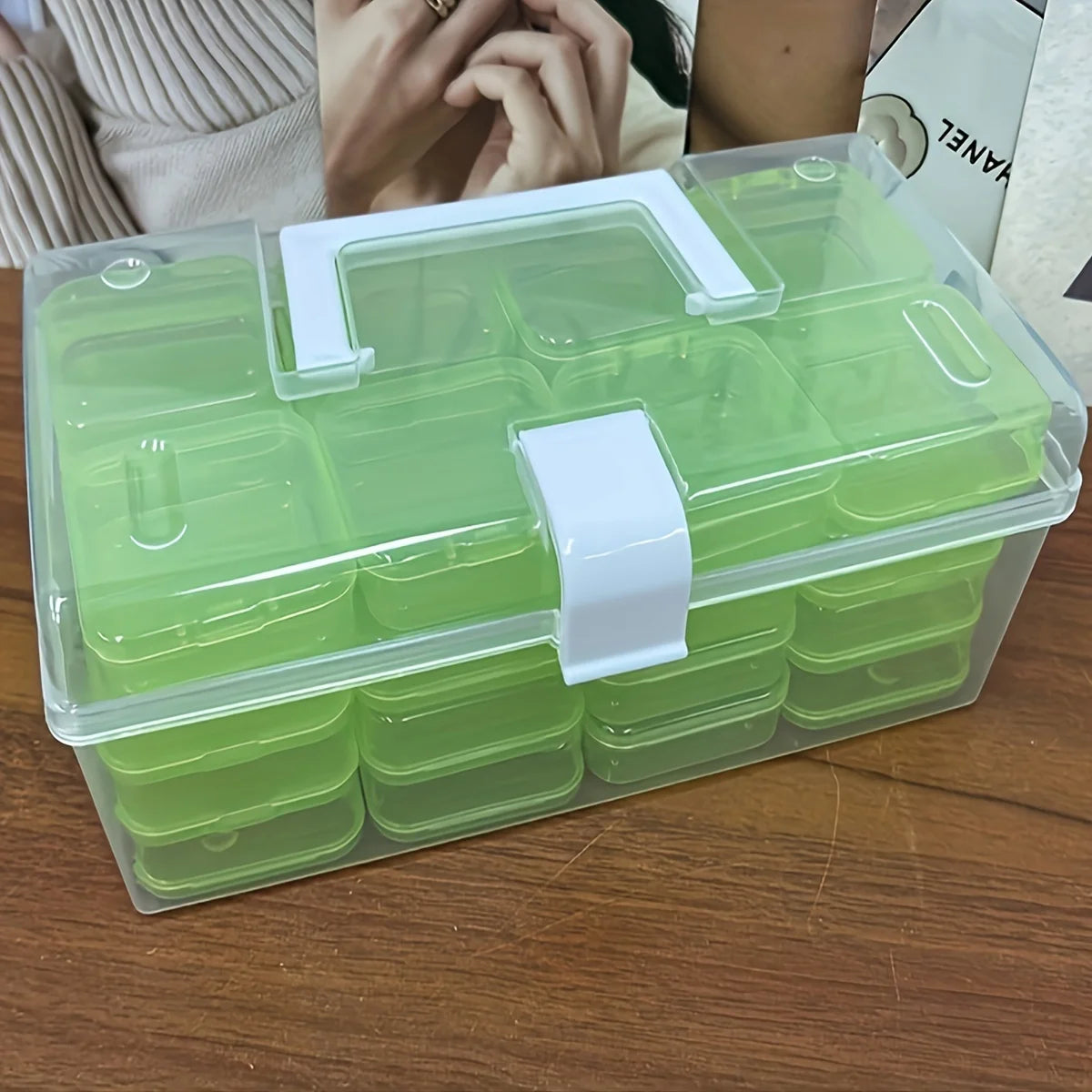 boîtes rangement plastique rose bleu vert orange modernes pratiques poignée