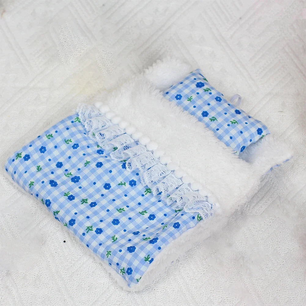 draps lits miniatures oreillers figurines animaux motifs floraux mignon meubles chambre enfants