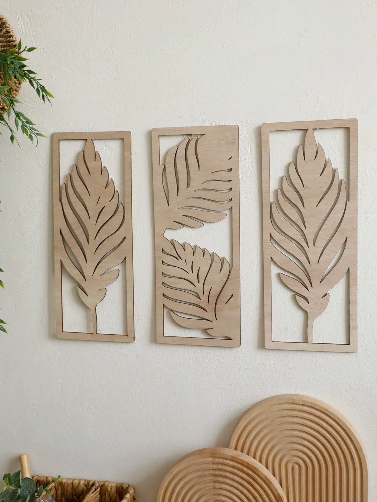 panneau décoratif mural moderne feuilles stylisées bois beige clair minimaliste accueil chambre salon quà