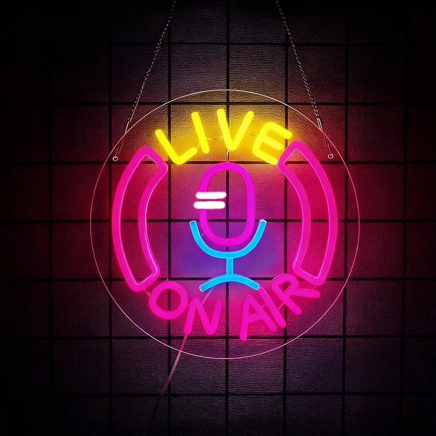néons lumineux textes on air live microphones couleurs rouge bleu jaune violet moderne fixations