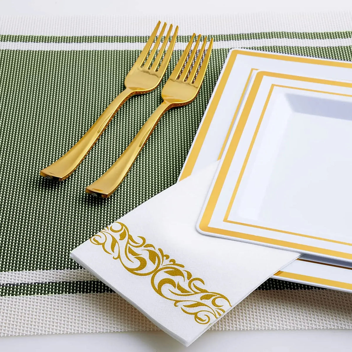 serviettes papier blanc or motif doré bordure classique salle bain événement festive