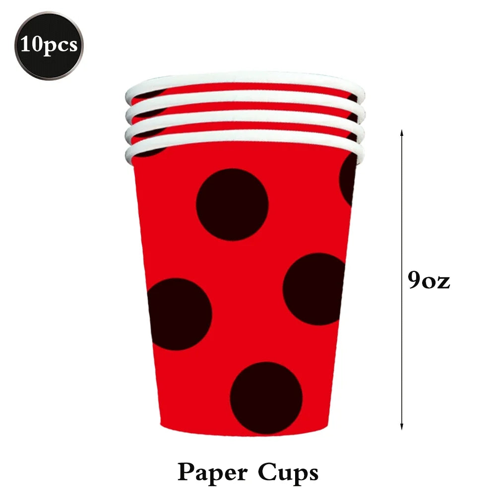 assiettes papier festives fourchettes couteaux serviettes nappe moderne points rouges noirs