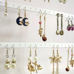 support boucles d'oreilles bois métal or blanc moderne minimaliste clips bijoux présentoirSuspens