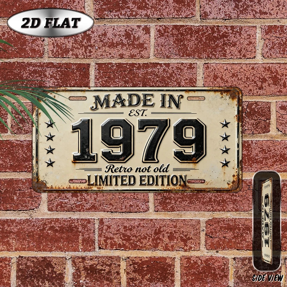 plaque métallique vintage rétro 1979 lettres noires fond beige étoiles collection décoration murale sans