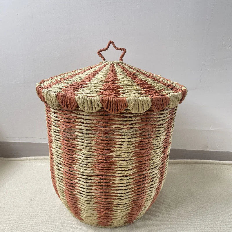 panier rangement osier traditionnel réutilisable respectueux environnement couleur beige marron clair rayures horizontales bordure