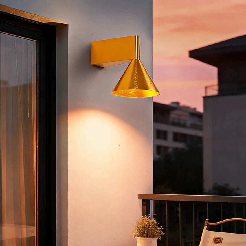 applique murale moderne conique argentée noire lumière led extérieure salle manger