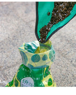 tapis pliable protection plantes utilitaire jardinage vert turquoise outils terreau pots feuilles rouges