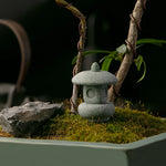décoration table zen pierre miniature lanterne japonaise arbre branches mousse rocher gris vert traditionnelle