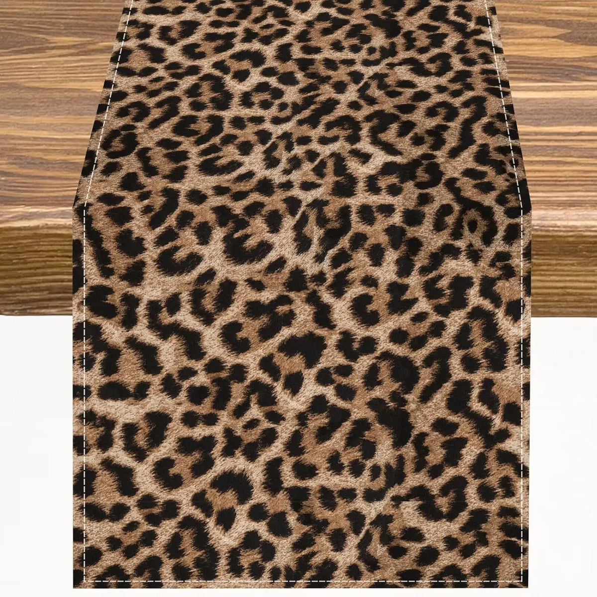 nappe lin léopard motifs animaux beige marron noir moderne salon décoration intérieure table chaises
