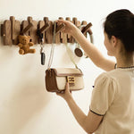 porte clés mural bois naturel moderne marron clair fixations adhésives sacs peluches hooks entrée
