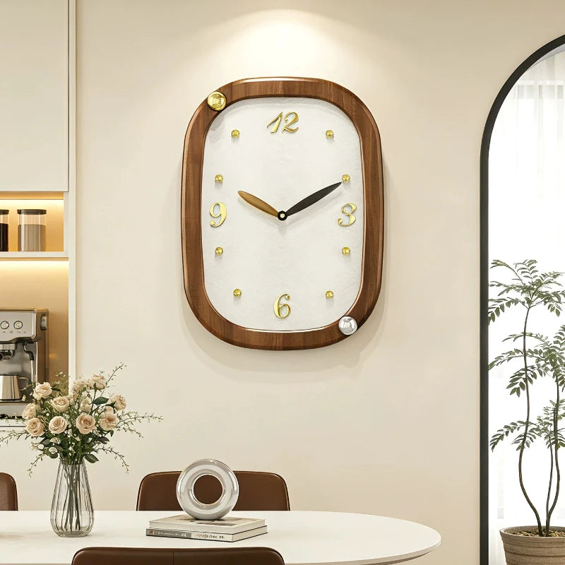 horloge murale moderne horloge digitale grande taille bois clair cadran blanc chiffres dorés sans
