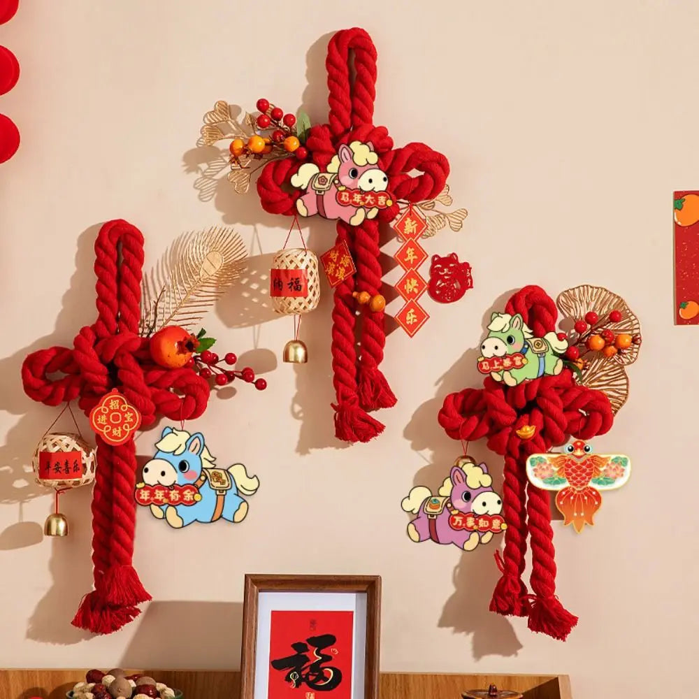 décoration murale traditionnelle chinois rouge doré motif floral figurines animaux rubans pompons opaques festif