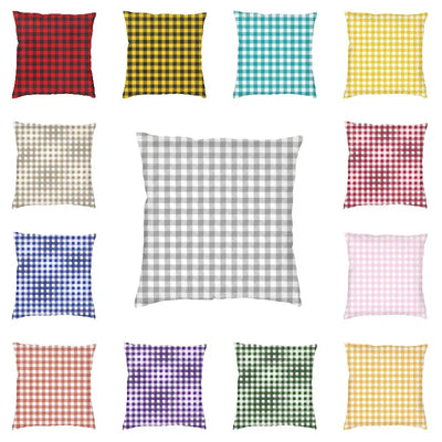 Housse de coussin vichy gris et blanc 40x40cm sur canapé moderne