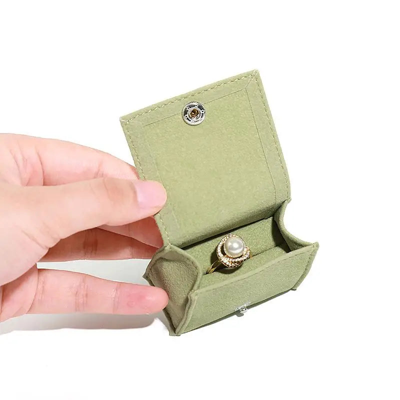 boîtes bijoux velours vert bleu rose classiques boutons pression anneaux voyage maison