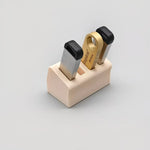 support chargeur moderne réutilisable plastique beige clair quatre fentes opaques objets divers respectueux environnement