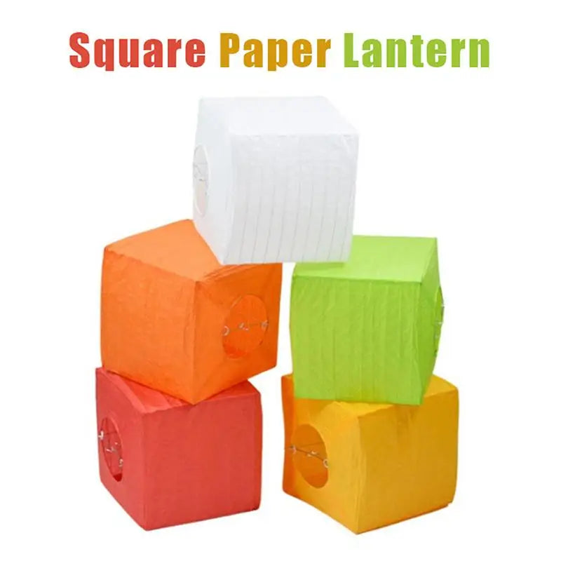 lanternes carrées papier plissé blanc orange vert rouge jaunes simples décoratives anneaux cordons métalliques