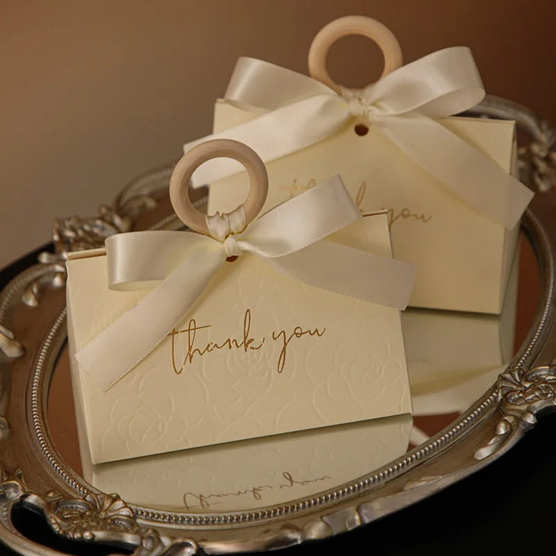 boîte cadeau mariage rouge carton fleur anneau bois carte merci fête anniversaire décoration classique