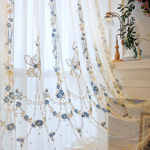 rideau transparent blanc bleu doré brodé motif floral élégant salon chambre classique luxe