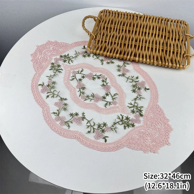 serviettes table vintage broderie florale dentelle rose blanc vert