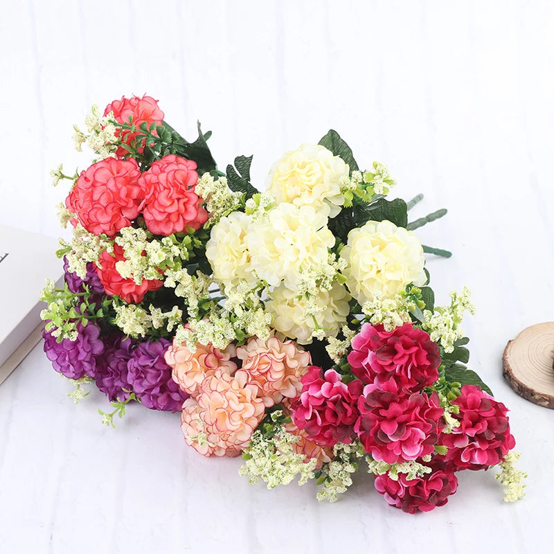 bouquet artificiel fleurs rouge rose blanc violet moderne intérieur décoration mariage festive